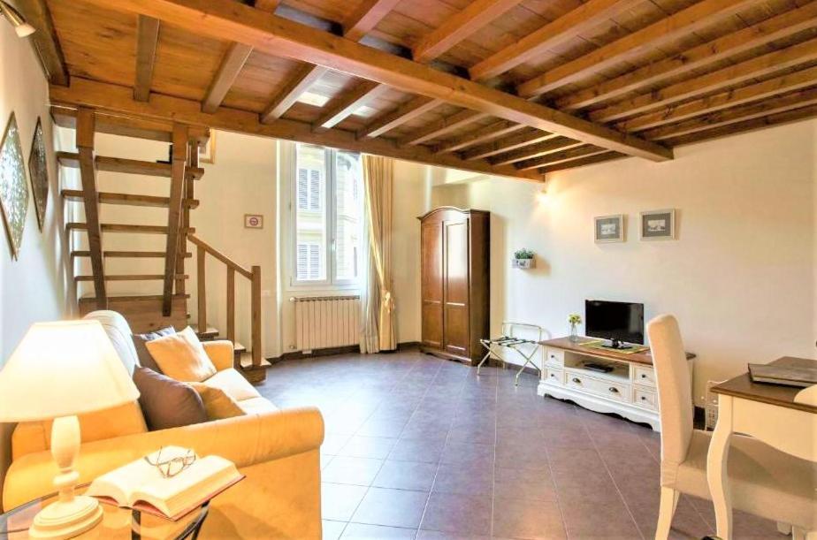 Charming Suite Cavour Heart Of Флоренция Экстерьер фото
