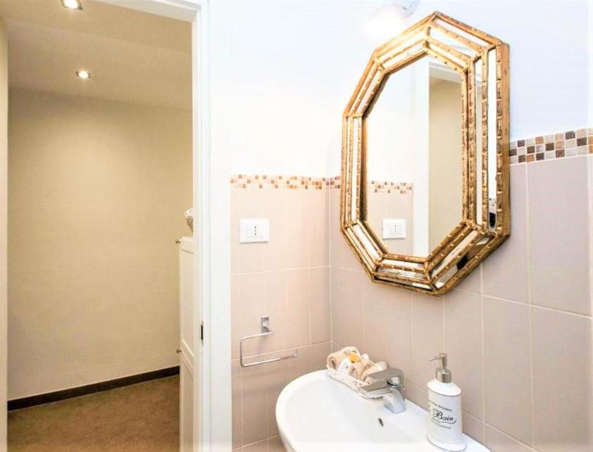 Charming Suite Cavour Heart Of Флоренция Экстерьер фото